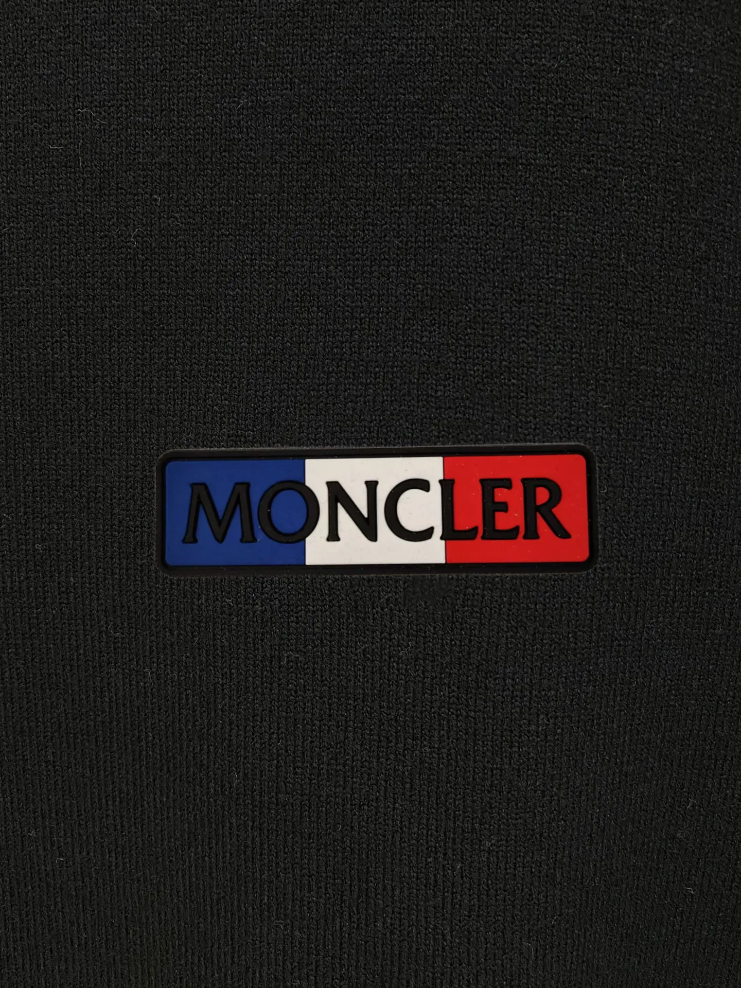 P110，〖 𝐌𝐎𝐍𝐂𝐋𝐄𝐑~ 〗 Premium Series Premium Factory Quality 、 、 ： Black White Sizes：M L XL 2XL 3XL